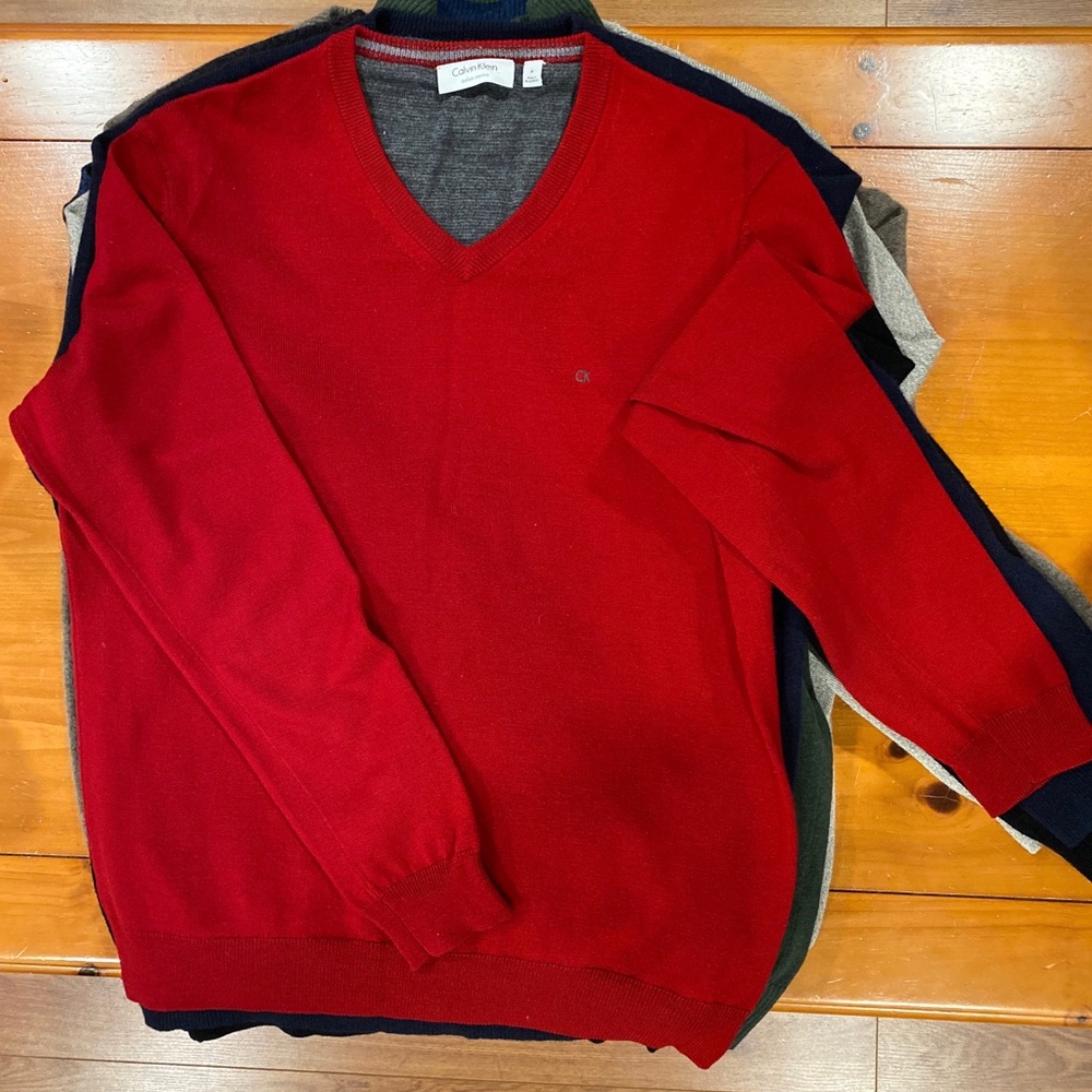 Men’s Calvin Klein “Italian merino” v-neck bundle